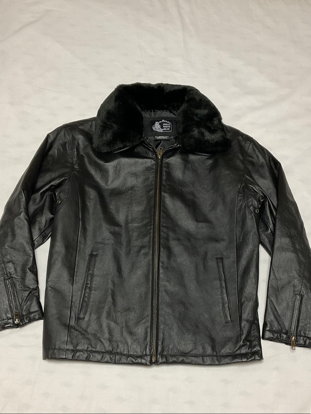 Genuine Leather NWOT Great Bear Jacket with Removable Faux Fur Collar. Large